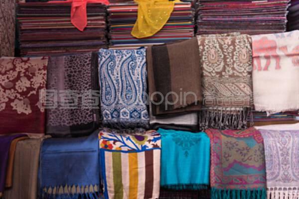 多色紡織品與針織品批發(fā)市場的機(jī)遇與挑戰(zhàn)